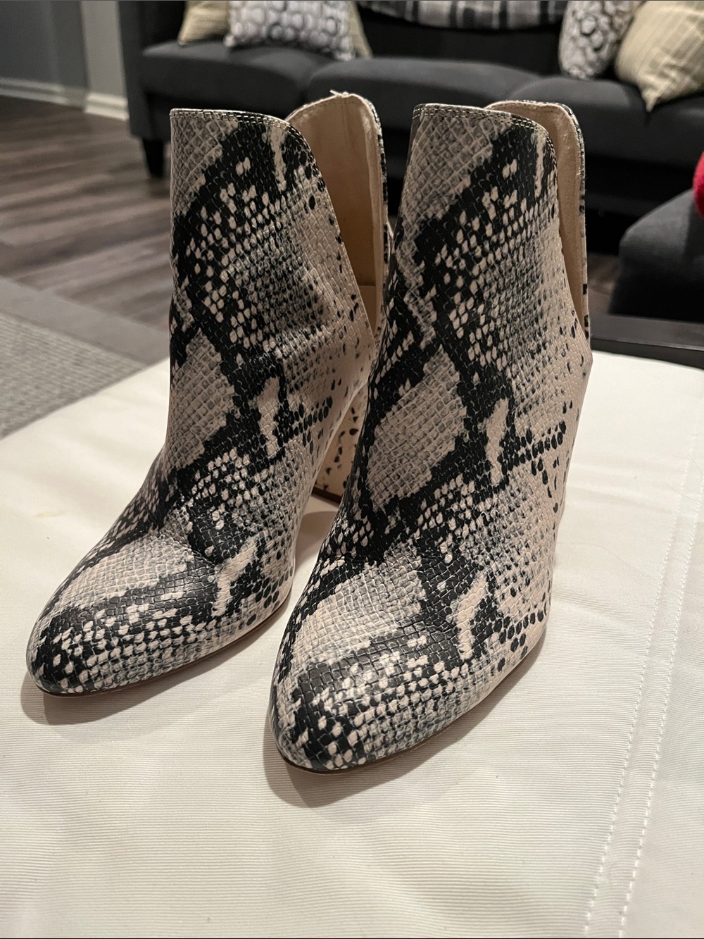 Madden Girl Ravin Black & Cream Snake Print Booties, Women, 7.5 EUC